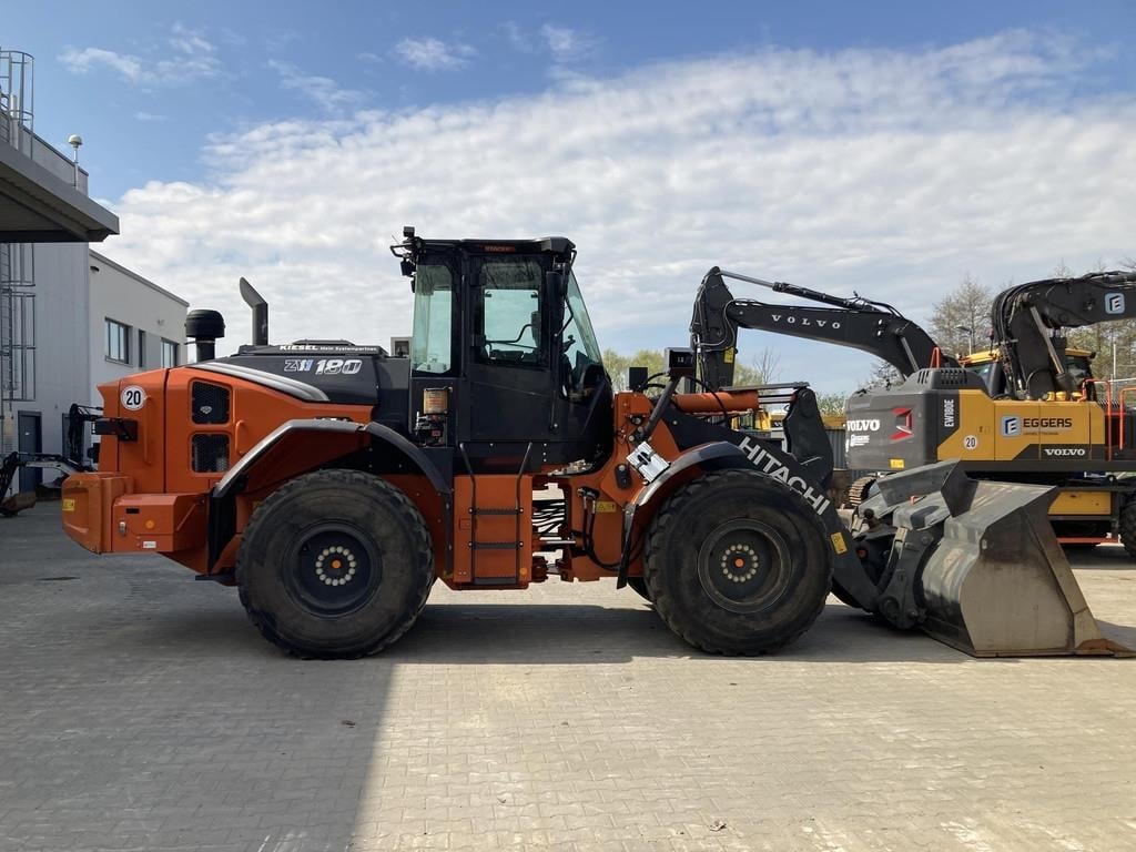 hitachi-zw-180-7,6e02a1f7-1.jpg