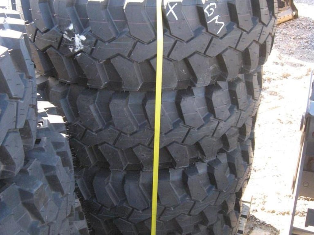 michelin-xzsl-335-80-r18,c487fac7-1.jpg