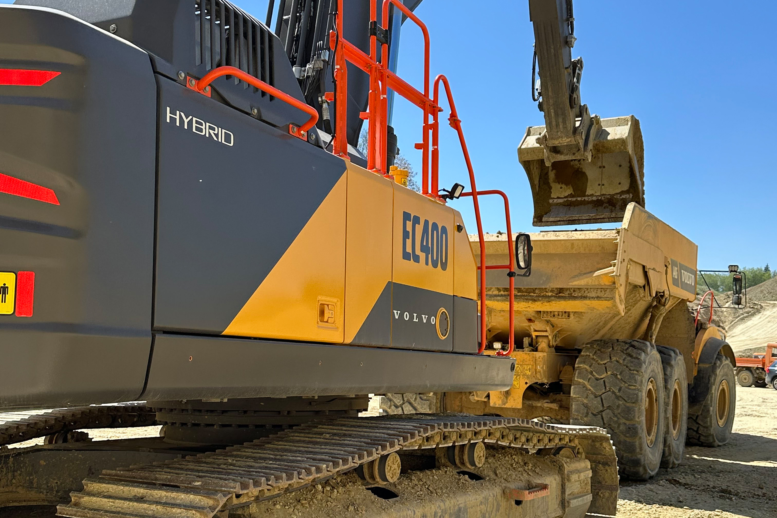 Volvo EC400 Hybrid grävmaskin med dumper hos kunden Clariant