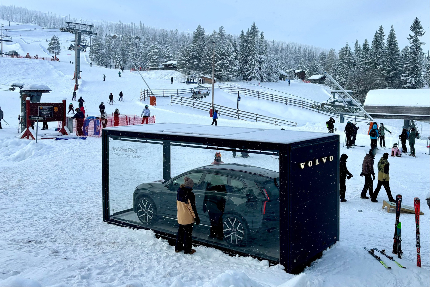 Nya elektriska Volvo EX60 hos Volvo Cars i S&auml;lenfj&auml;llen