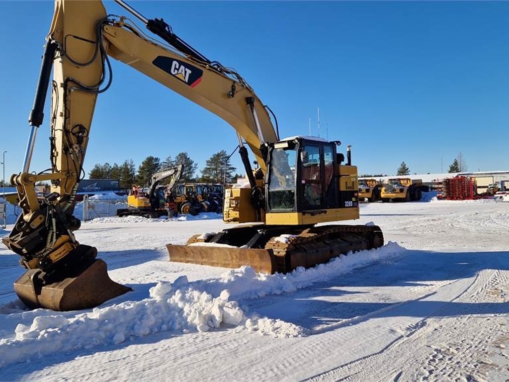 cat-32,328dlcr_swf00286-20250218_111423.jpg