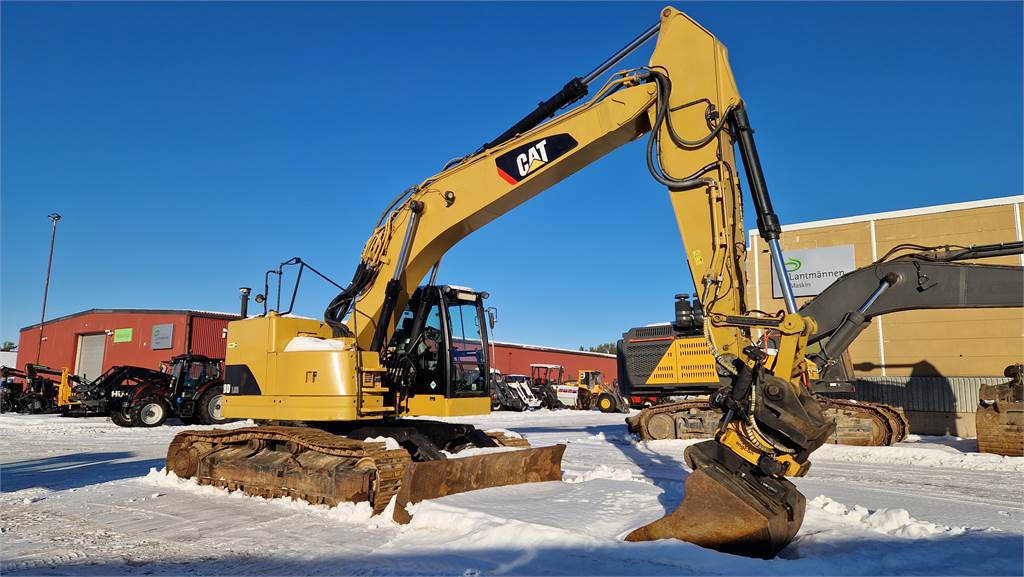cat-32,328dlcr_swf00286-20250218_111536.jpg