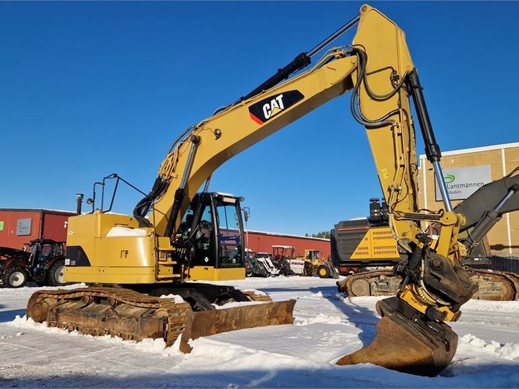 cat-32,328dlcr_swf00286-20250218_111536.jpg