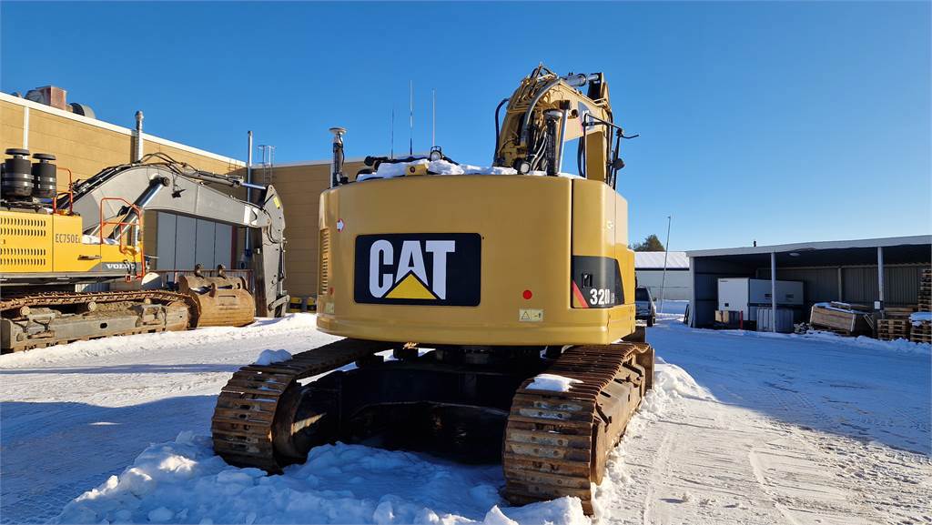cat-32,328dlcr_swf00286-20250218_111556.jpg