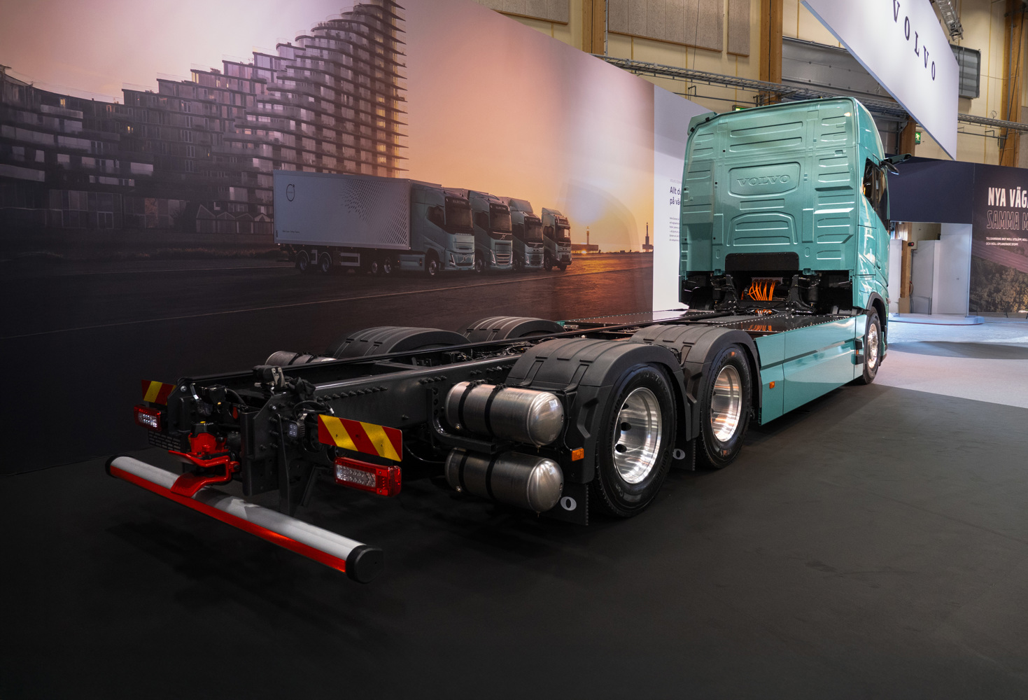 Volvo FH Electric och FH Aero Electric med l&auml;ngre r&auml;ckvidd lanseras nu med j&auml;mnlast och sl&auml;p, godk&auml;nd f&ouml;r upp till 80 tons t&aring;gvikt.