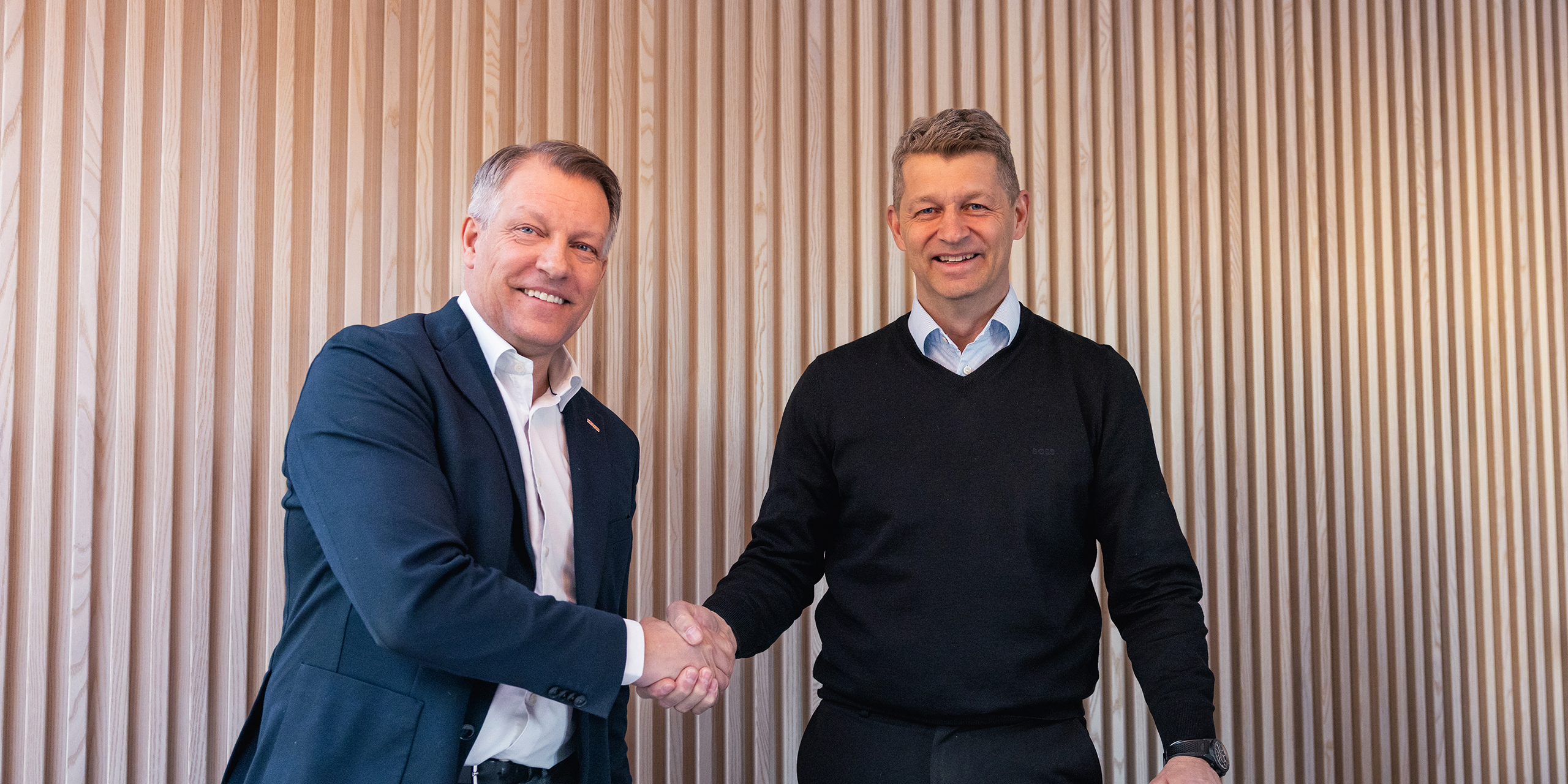 Niklas Persson vd för Grid Integration på Hitachi Energy, och Melker Jernberg, vd Volvo Construction Equipment.