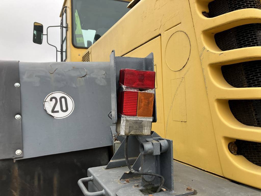 komatsu-wa-420,38f19cb7.jpg