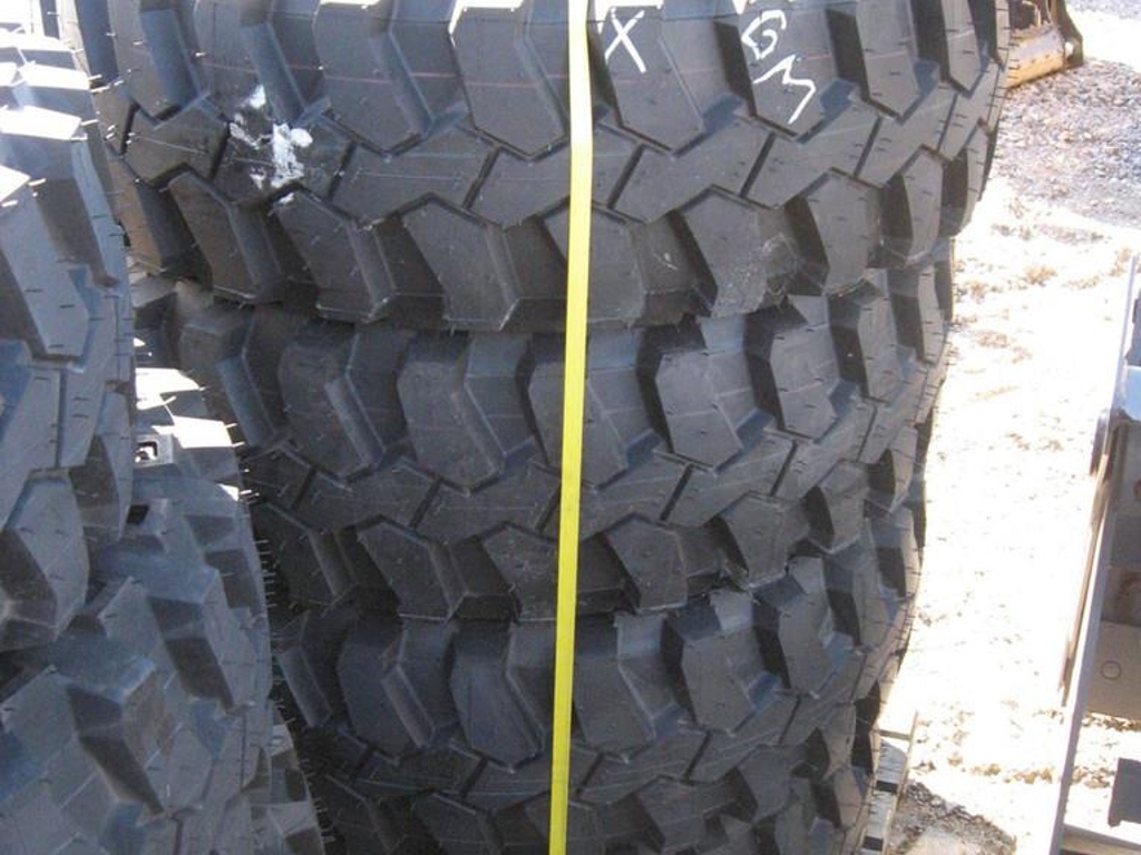 michelin-xzsl-335-80-r18,c487fac7-1.jpg