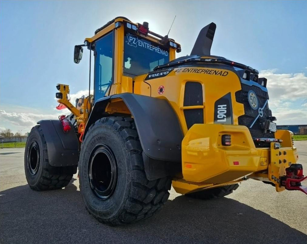Volvo L90H hjullastare från PZ Entreprenad är en av ett par maskiner som visas i Swecons monter på Skåne Truckshow