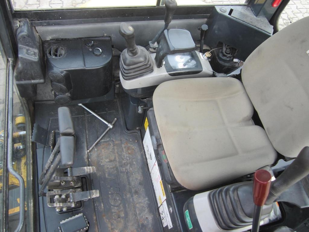 komatsu-pc-26mr-3,76b8febb-7.jpg