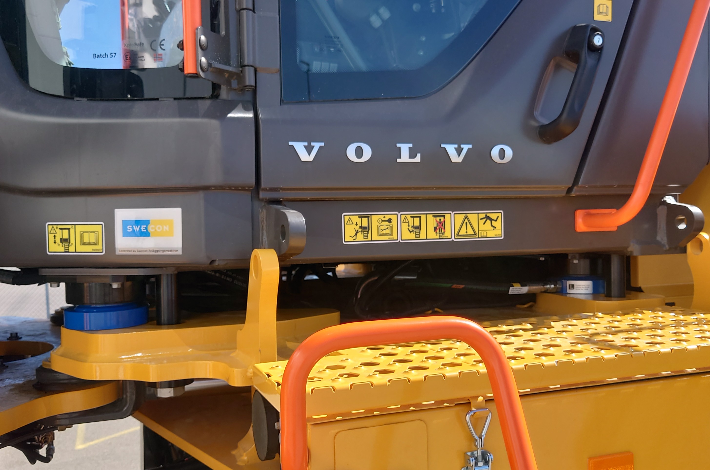 Hyttfj&auml;dring till Volvo L150-L260 hjullastare fr&aring;n Limako Teknik