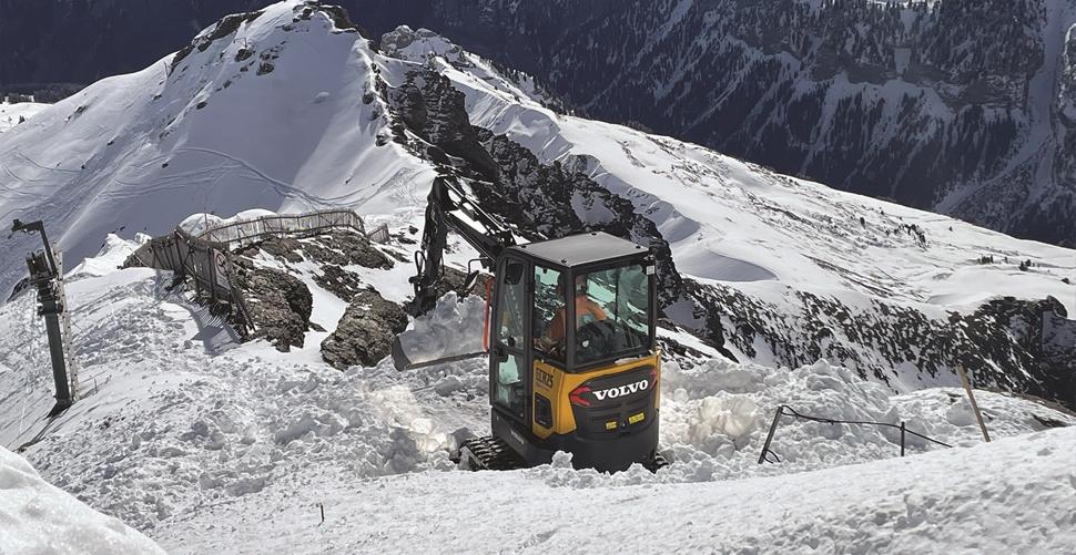 Volvo ECR25 Electric i arbete i Bernalperna